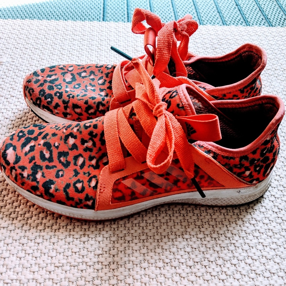 Aridas edge lux tennis shoes